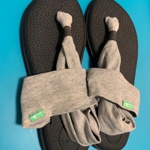 Brand New Yoga Sling Sanuk Sandal | Size 9